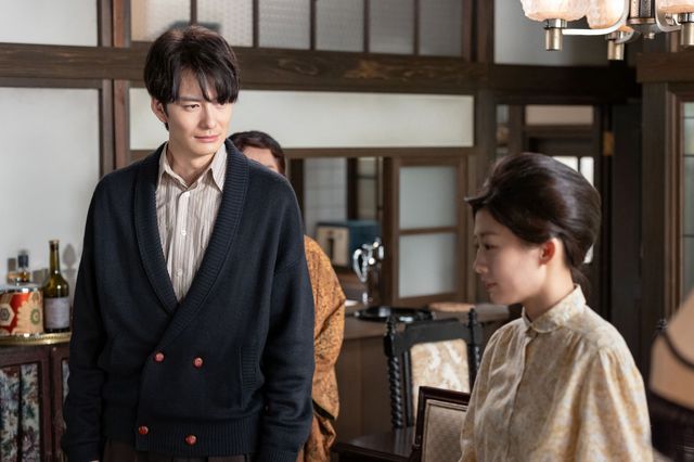 航一（岡田将生）は寅子（伊藤沙莉）を見つめて…「虎に翼」第22週「女房に惚れてお家繁盛？」第110回：フォトギャラリー