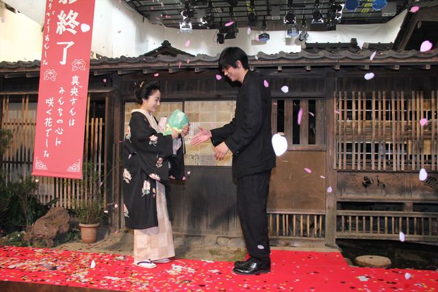 「花燃ゆ」ついにクランクアップ！伊勢谷友介、東出昌大らもお祝いに駆けつける！フォトギャラリー（6枚目）