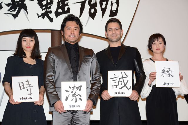 豪快！紙飛行機を飛ばす内野聖陽、忽那汐里ら『海難1890』初日舞台あいさつフォトギャラリー（11枚目）
