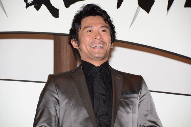 豪快！紙飛行機を飛ばす内野聖陽、忽那汐里ら『海難1890』初日舞台あいさつフォトギャラリー（14枚目）