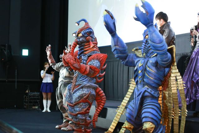 椿鬼奴、ドレス姿の美しさにウルトラマンオーブ石黒英雄もほれぼれ！フォトギャラリー（4枚目）