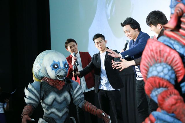 椿鬼奴、ドレス姿の美しさにウルトラマンオーブ石黒英雄もほれぼれ！フォトギャラリー（5枚目）