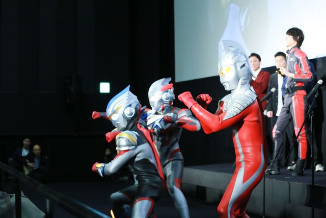 椿鬼奴、ドレス姿の美しさにウルトラマンオーブ石黒英雄もほれぼれ！フォトギャラリー（8枚目）