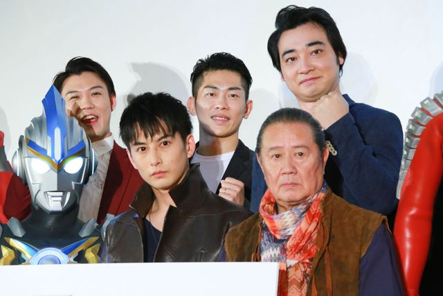 椿鬼奴、ドレス姿の美しさにウルトラマンオーブ石黒英雄もほれぼれ！フォトギャラリー（9枚目）