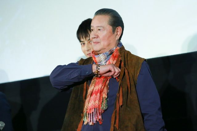 椿鬼奴、ドレス姿の美しさにウルトラマンオーブ石黒英雄もほれぼれ！フォトギャラリー（12枚目）