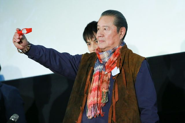 椿鬼奴、ドレス姿の美しさにウルトラマンオーブ石黒英雄もほれぼれ！フォトギャラリー（13枚目）