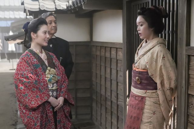 リヨ（北香那）はヘブン（トミー・バストウ）を求めて…朝ドラ「ばけばけ」第9週「スキップ、ト、ウグイス。」第43回：フォトギャラリー