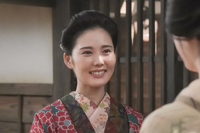 リヨ（北香那）はヘブン（トミー・バストウ）を求めて…朝ドラ「ばけばけ」第9週「スキップ、ト、ウグイス。」第43回（2枚目）