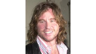 V・キルマー、記憶喪失の男に扮する