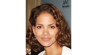 ハル・ベリーのストーカー男に拘束命令