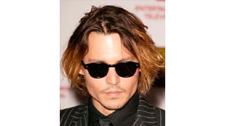 ジョニー・デップ、新車で自宅の門に激突