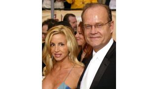 ケルシー・グラマー、代理出産で息子誕生