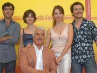 ヴェネチア映画祭、ミケーレ・プラチド監督の新作『ウェアエバー・ユー・アー』公開