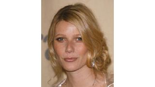 グウィネス・パルトロウ、ブラッド・ピットのジュエリーを宣伝？