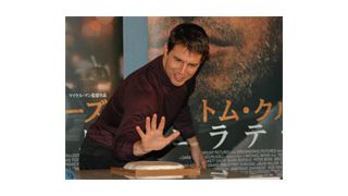トム・クルーズ東京・日比谷に手形を残す