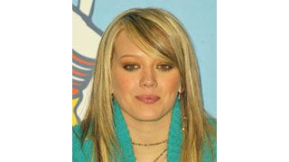 ヒラリー・ダフのペディキュアが危険リストに