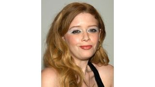 ナターシャ・リオン、犬を脅して逮捕