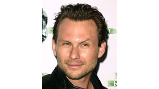 クリスチャン・スレイター、ナイフ男に襲われる