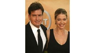 チャーリー・シーンとデニース・リチャーズ、離婚へ