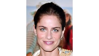 アマンダ・ピート、マリサ・トメイの代役で舞台へ