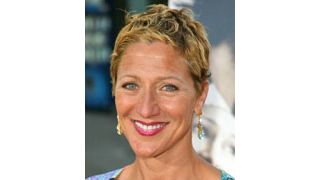 イーディ・ファルコ、男の子を養子に