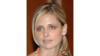 サラ・ミシェル・ゲラー、ハル・ベリー、憤慨してエージェント契約打ち切り