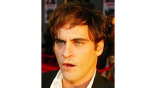 ホアキン・フェニックス、アルコール依存症でリハビリ入院