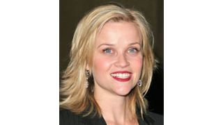 リース・ウィザースプーン、パパラッチに追われ110番