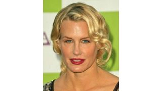 ダリル・ハンナ、シングルマザーに扮する
