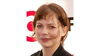 ミシェル・ウィリアムズ、秋にはママ