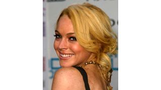 リンジー・ローハン、パパラッチに追突される