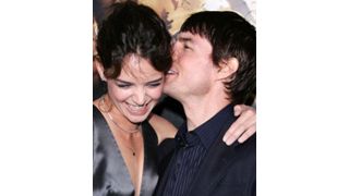 トム・クルーズ、婚約！　エッフェル塔でプロポーズ