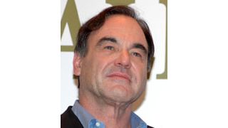 オリヴァー・ストーン、マリファナ使用の罪状認否へ