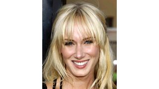 キンバリー・スチュワート、ジェニファー・アニストンは“やぼったい”発言を謝罪