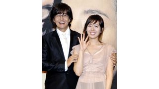 嫉妬の声が響く! ヨン様“恋人”を抱きしめる