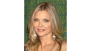 ミシェル・ファイファー、車を盗まれる