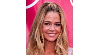 デニース・リチャーズの新番組、製作を一時中止