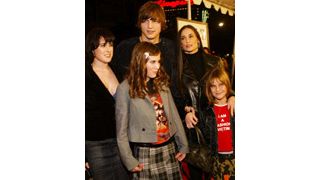 アシュトン・カッチャー、デミとの結婚をモデルにしたコメディを製作