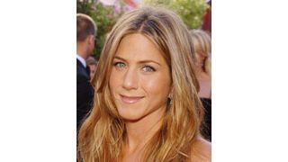 ジェニファー・アニストンとヴィンス・ヴォーン、キスの現場を押さえられる