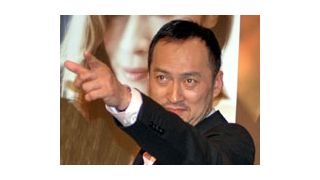 ケヴィン・ベーコン、サラ・ミシェル・ゲラーと渡辺謙と共演