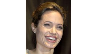 アンジェリーナ・ジョリー、カンボジアのパスポートを取得