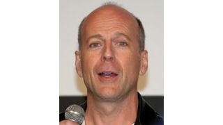 ブルース・ウィリス、ラジオ番組のホストに扮する