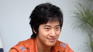 日本デビューの韓流スター、イ・ワンは目力で勝負!