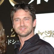 ジェラルド・バトラーとマリア・ベロ、ピアース・ブロスナンと共演
