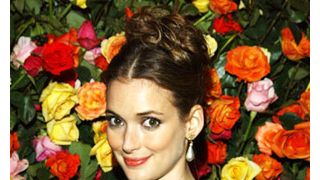 ウィノナ・ライダー、クリス・ペンの死を悼む