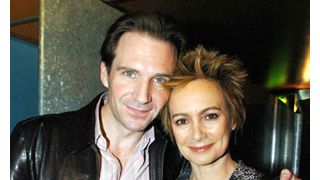 レイフ・ファインズ、11年交際した61歳のフランチェスカ・アニスと破局