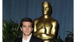 ジェイク・ギレンホール、ノミネート記念品を母にプレゼント