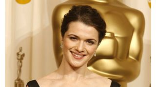 最優秀助演女優賞のレイチェル・ワイズ妊婦姿で登壇