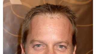 キーファー・サザーランド、大学生の間で流行っている「24」ゲームにちょっかい