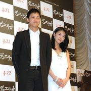 カン・ドンウォン、笑いすぎて涙目